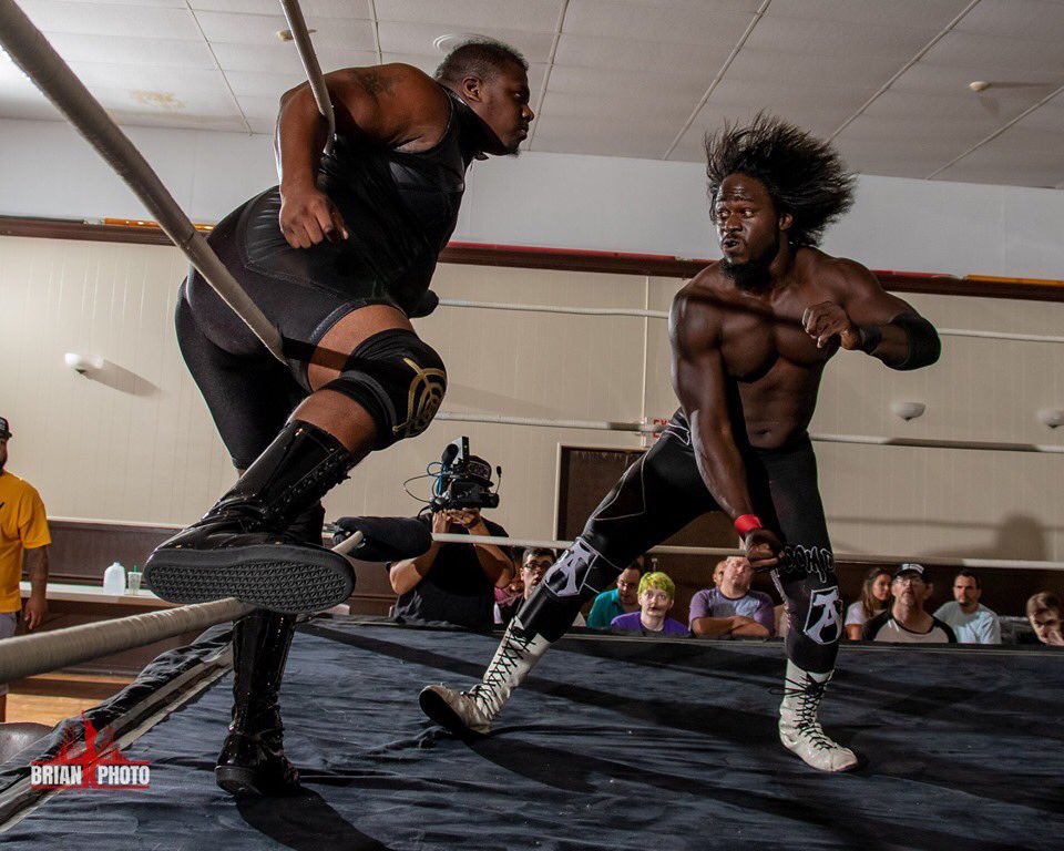 treveraeon's tweet photo. Knees, elbows, uppercuts. 🦇🤘🏿💪🏿🔪⚰️💀.  #YallGonRecognize 

Photo credit: 📸🔥 @briank_photo 
Taken at: @WrestlersLab #labnormal2 

#OriginalGothicGangster #TheBigBat #ScaryBlackMan #TheLeftHandPath #WalkThePath https://t.co/U0qZvAU2NU