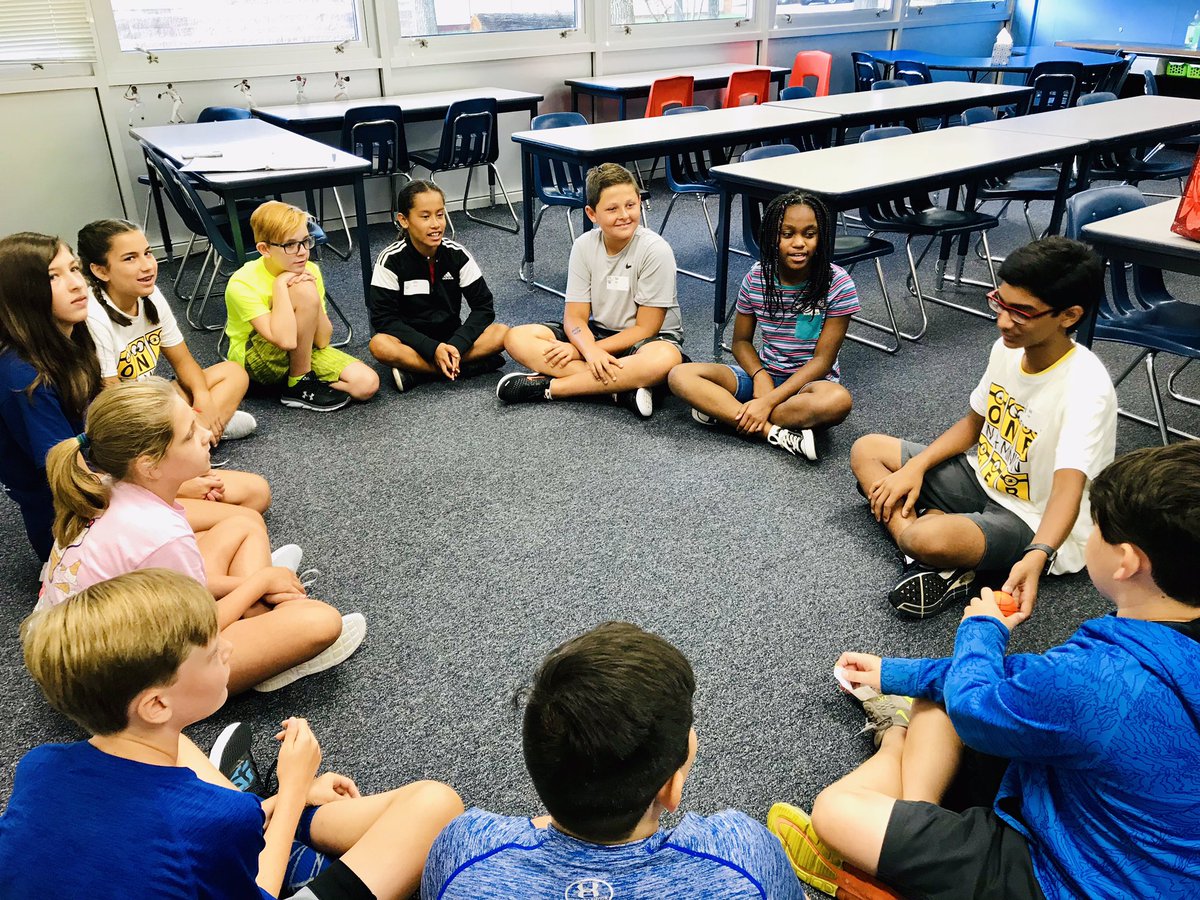 ccampbell_cms's tweet photo. 8th grade WEB Leaders working with 6th graders in small groups. Having fun, learning names and conquering new challenges! #PCMSWEBLeaders #1stdayofschool #BoomerangProject @PCMSColts https://t.co/YvuP2n0dWO