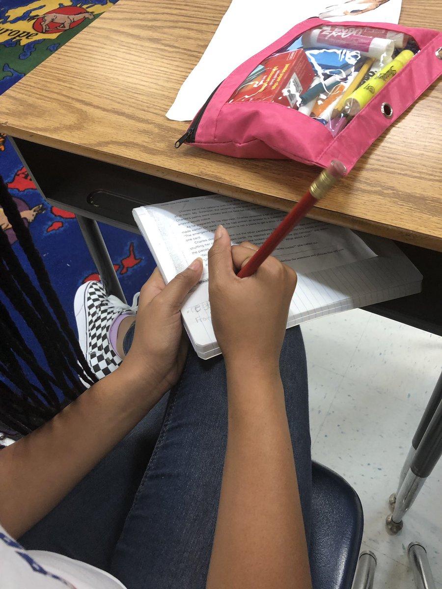 newportnotions's tweet photo. And wouldn’t you know...we went over to @BethuneES Mr. Gray’s room and he was doing the exact same instructional activity as his teammate @ChiTownEdu and THAT is evidence of excellent collaboration! #FCSLearningStartsDay1 #BESDreamTeam https://t.co/ZfOcMR63PS