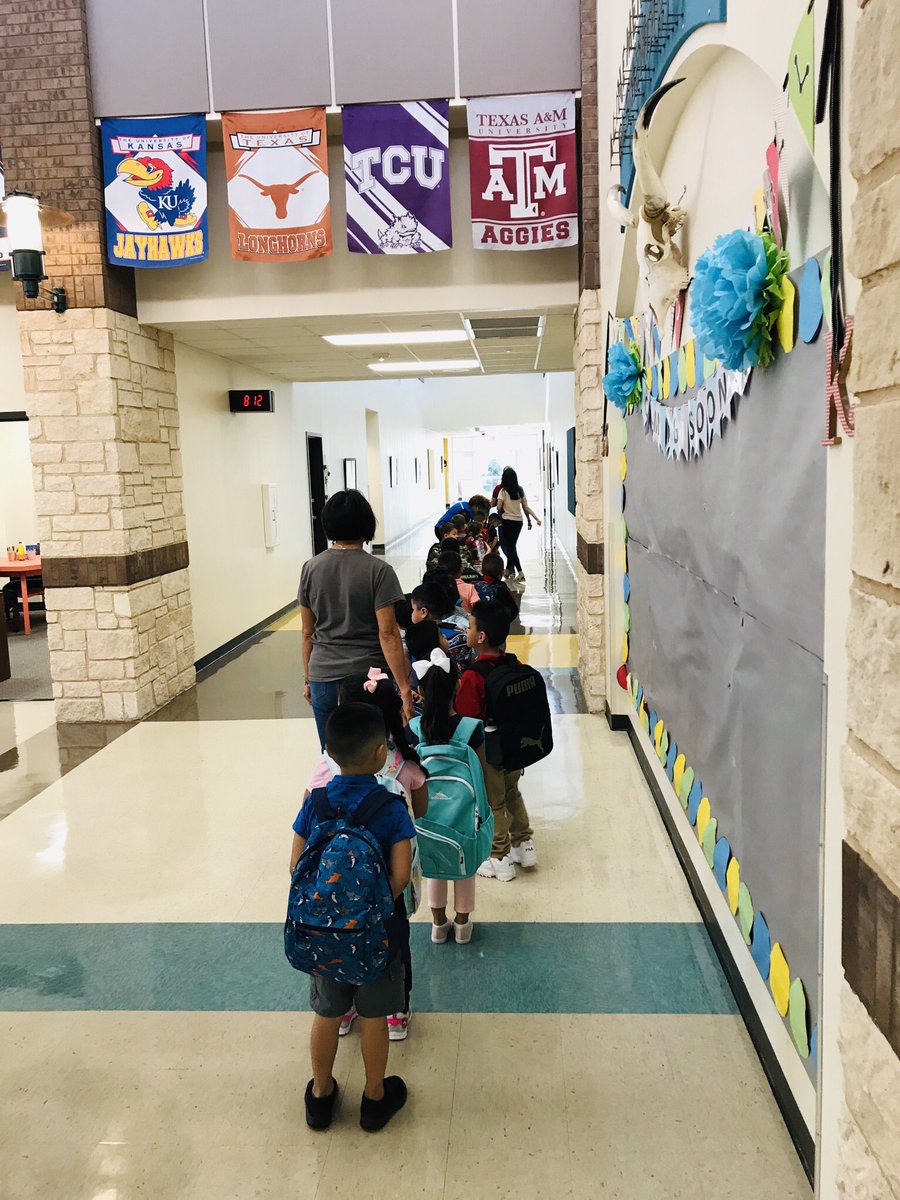 MsHaysCounselor's tweet photo. Starting off the day with community circles and the straightest line of 4 year olds I’ve ever seen 🤩🤩🥳 @MendenhallHorns @pisd_sel @Plano_Schools @MendenhallFirst @mendenhall2nd https://t.co/LRVS0O0WKM