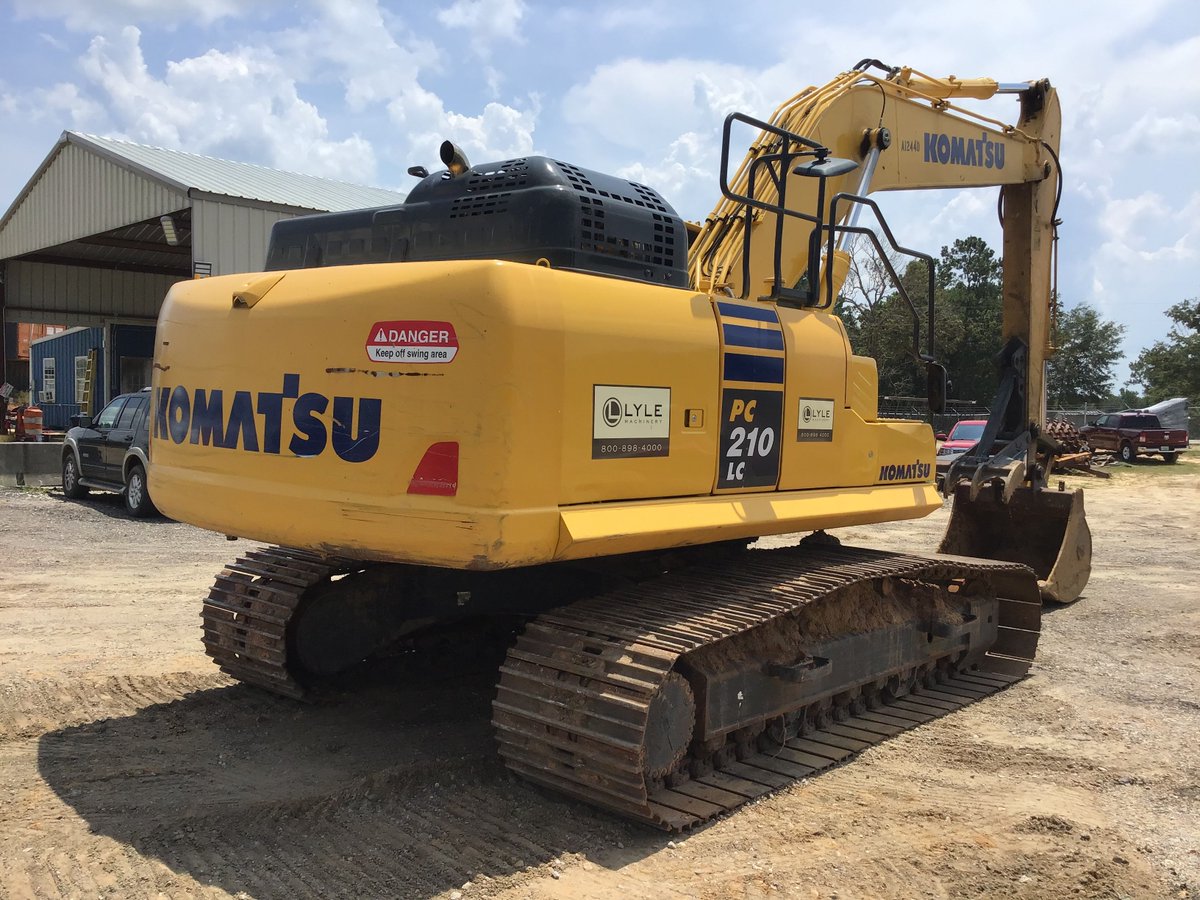 JMAuctioneers's tweet photo. Check out this 2017 #KOMATSU PC210LC-11 #HYDRAULIC #EXCAVATOR that just arrived! This item &amp; more to be sold in #Brooklyn (Hattiesburg), MS - Aug 16 &amp; 17. Search &amp; view items here: https://t.co/yqMIu250XS #JeffMartinAuctioneers #Auction #Trackhoe #HeavyEquipment #YardFull https://t.co/HrpoIln6cH
