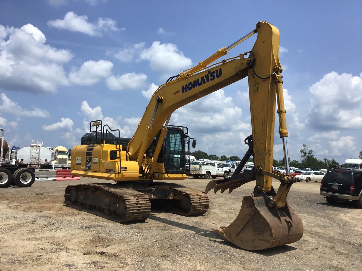 JMAuctioneers's tweet photo. Check out this 2017 #KOMATSU PC210LC-11 #HYDRAULIC #EXCAVATOR that just arrived! This item &amp; more to be sold in #Brooklyn (Hattiesburg), MS - Aug 16 &amp; 17. Search &amp; view items here: https://t.co/yqMIu250XS #JeffMartinAuctioneers #Auction #Trackhoe #HeavyEquipment #YardFull https://t.co/HrpoIln6cH