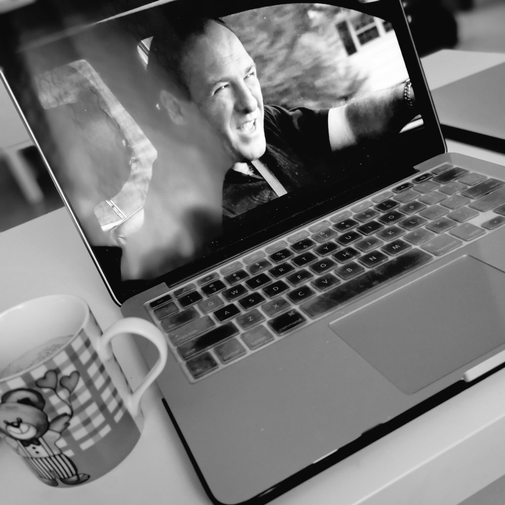 قررت ارجع اكمل المسلسل هذا، فيه ناس كثير تمدحه وتقارنه بمسلسلات جامدة في نظري
#TheSopranos