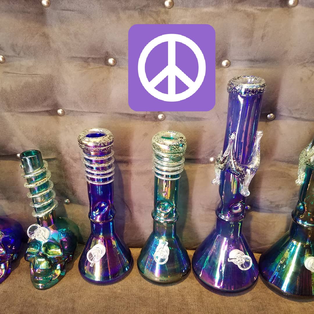 ThePeacePipe420's tweet photo. Glow in the dark glass at The Peace Pipe!!! https://t.co/zWTm0SS7wZ