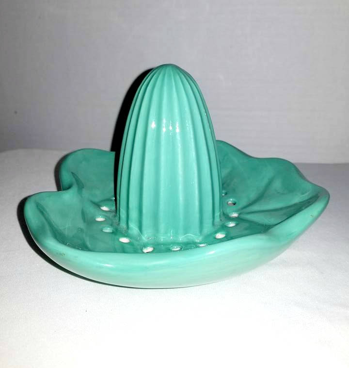 JunkYardBlonde's tweet photo. Vintage Citrus Juicer, Pottery Reamer, Vintage Juicer, Leaf Shaped Juicer, Reamer, Zester, Ceramic Juicer, Retro Kitchen, Green Juicer https://t.co/veyNEePQgH #JunkYardBlonde #Etsysellsvintage #Gotvintage #Zester https://t.co/XFIgqkd7qg