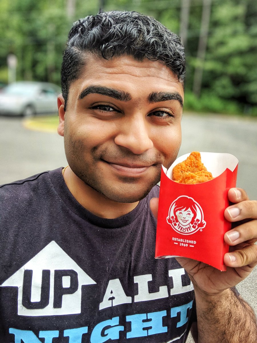 BasilJohnNews's tweet photo. Did I cry when @wendys announced the return of the spicy chicken nuggets? Yes. Did I cry on line waiting for the nuggets? Yes. Did the cashier look at me with concern? You betcha. But after two years of being away, the #spicynuggets are back! #imissedyou #neverleavemeagain #food https://t.co/C5A29voNbV