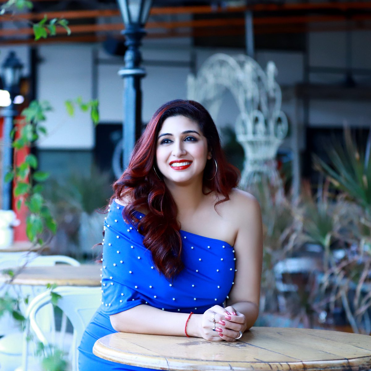 Their are so many beautiful pics of <a href="/Babiejaan/">Vahbiz Dorabjee</a> I dont even know which one to make my profile picture. She IS STUNNING! 😍😍😍😍