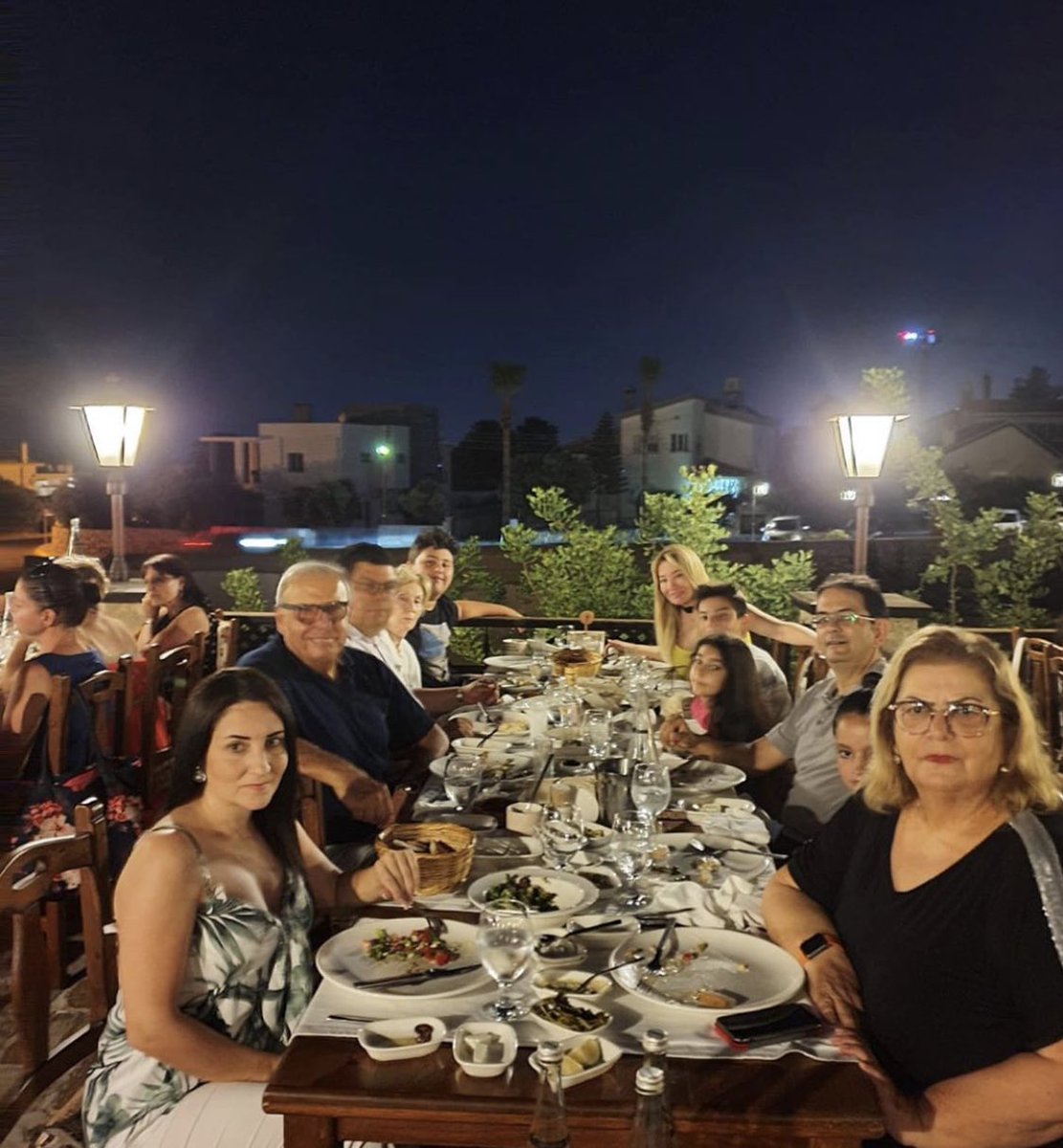 TulinBerova's tweet photo. #Arcways ‘de aile yemeği @BerovaDr @oberova1 @KBerova @Niyazizdemir5 Özel Berova 18 Yaş ❤️🌹🧿 https://t.co/OoOcQ15kGw
