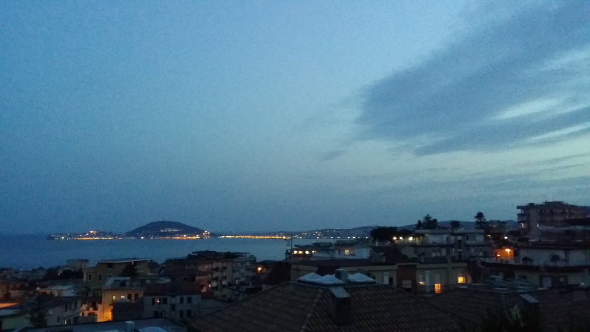 orapenso's tweet photo. E poi ci siamo noi che facciamo le vacanze #scambiocasa con sconosciuti, o come adesso con gli amici più cari. 
#Formia
#Gaeta
#Homexchange
#Guesttoguest
https://t.co/hzrS3Axt60 https://t.co/KuuvxZNlG9