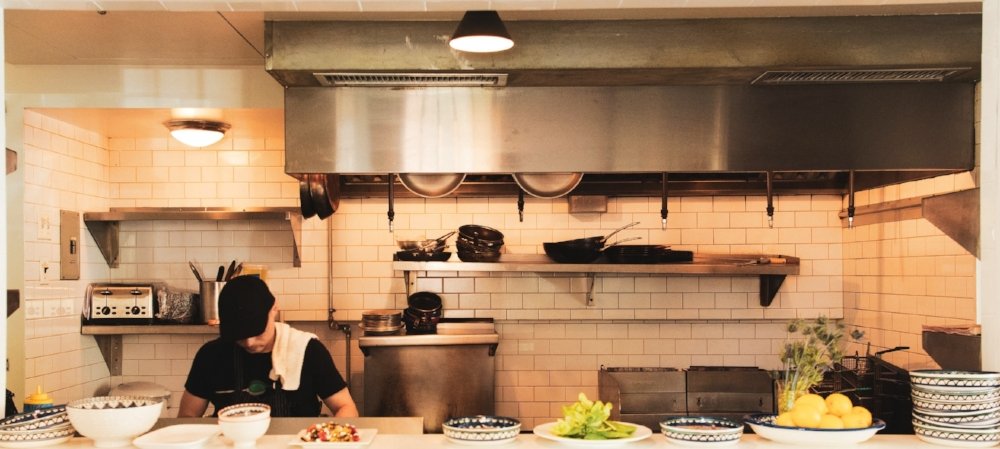 squarespace's tweet photo. Today's #SquarespaceSpotlight: Non-profit social enterprise @EmmasTorch, which provides top-notch culinary training to refugees in order to help them find meaningful food industry careers. Learn more about the org, named in honor of Emma Lazarus, here: https://t.co/o0LO566yhZ https://t.co/mc1LKeP6n1