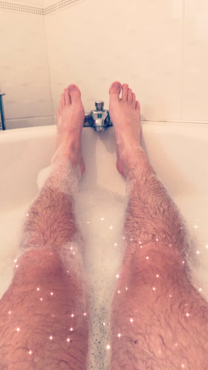 joecousins89's tweet photo. Belly full of food ๐โ
taliban beard shaved โ
deep bath โ
bubbles โ
muscle soak radix โ
early night on the cards ๐๐ปโโ๏ธโ
#TuesdayVibes #SoakTime #NotMoving #CanSomomeComeWashMyBack? ๐๐ป โจโบ๏ธ https://t.co/N0mn9BnMFA