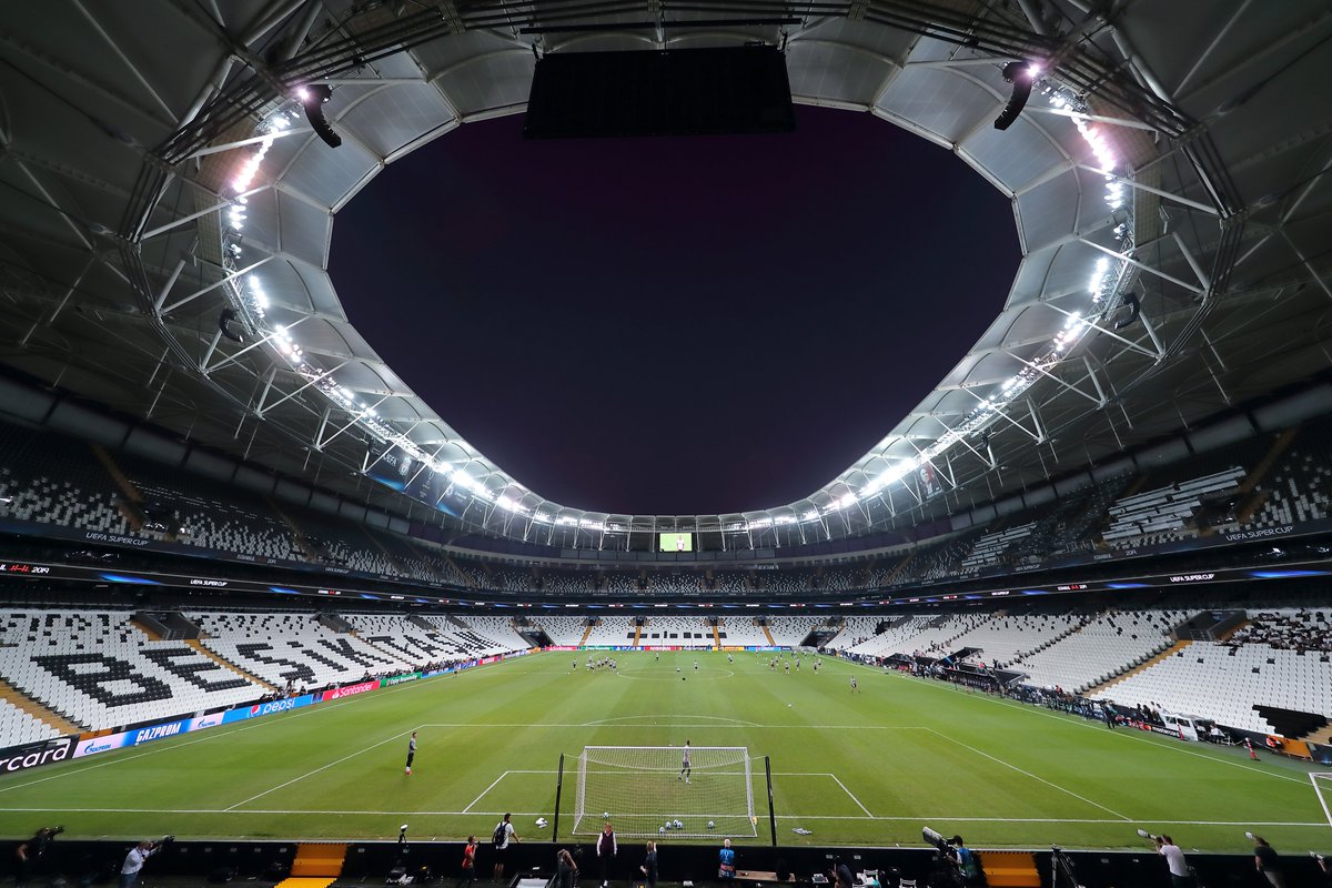 ChampionsLeague's tweet photo. Under the lights 🦅👌

#SuperCup https://t.co/yL0FOHGseT