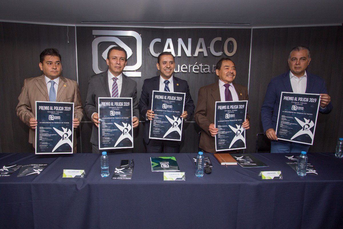 CanacoQro's tweet photo. En rueda de prensa nuestro Pdte @CARLOSHABACUC el Vicepresidente de #CanacoQro #AlejandroParedes, el Srio de SP #JuanLuisFerruzcaOrtiz, el Srio de SC #JuanMarcosGranados y el Coordinador PREPOL #MarioAguilar presentaron la 11°edición del premio al policía del año #Prepol2019. https://t.co/KWiJXcoApD