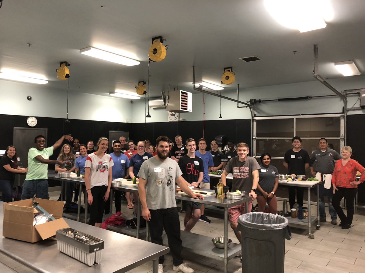 nicoleholman126's tweet photo. Getting ready to learn to make salsa at 1400 Food Lab! Let the competition begin! #collegeincbus #bus13 https://t.co/gM4MIkTGm1