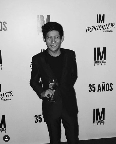 Intermoda's tweet photo. La marca Yoemor fue la encargada de inaugurar la serie de pasarelas en #IM71. El diseñador Joel Salazar es propietario y diseñador de la marca y uno de los objetivos de sus colecciones es enaltecer la belleza mexicana. https://t.co/dGH6Ldft6w