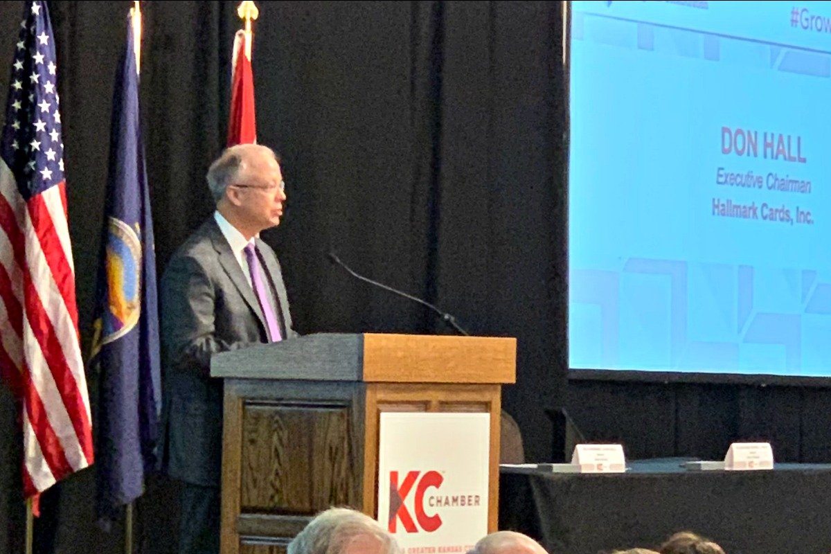 MarkOneElecCo's tweet photo. Here we GROW Kansas City! Wonderful event this morning celebrating the end of the #KS #MO economic border war. Thank you, @GovParsonMO @GovLauraKelly! #GrowingTogetherKC #HowWeDoKC https://t.co/07XTFEDzMd