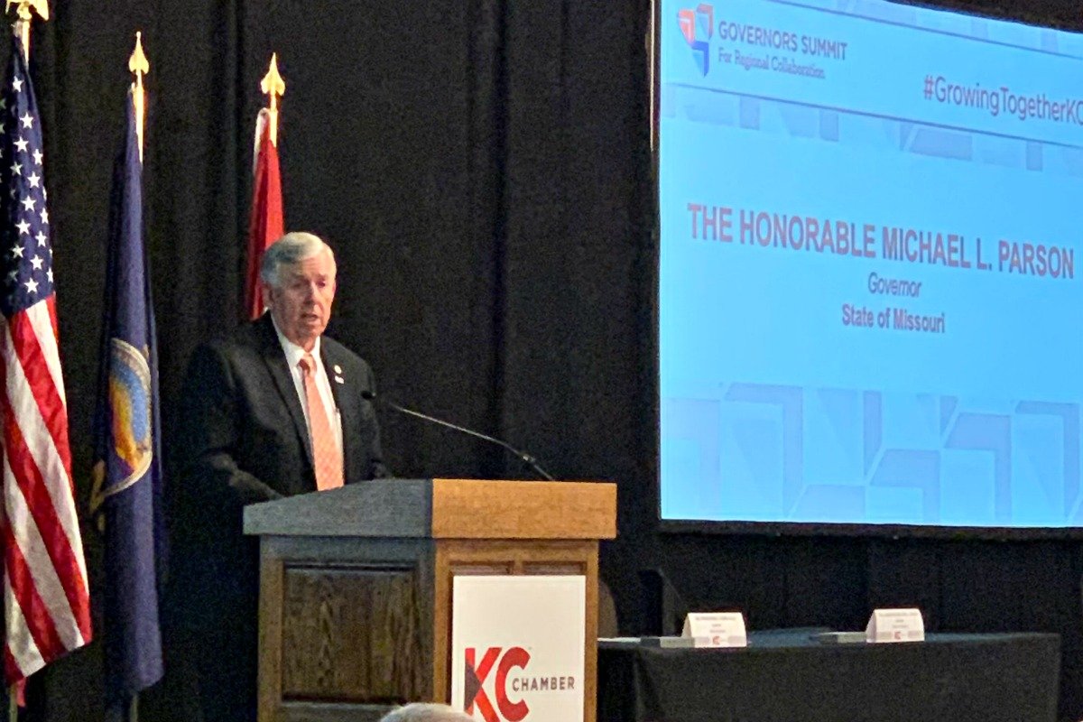 MarkOneElecCo's tweet photo. Here we GROW Kansas City! Wonderful event this morning celebrating the end of the #KS #MO economic border war. Thank you, @GovParsonMO @GovLauraKelly! #GrowingTogetherKC #HowWeDoKC https://t.co/07XTFEDzMd