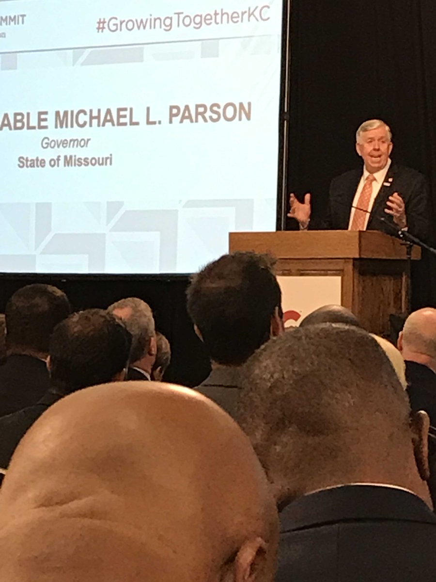 KansasDOL's tweet photo. We are happy to say we witnessed a truly historic event!
Today, at the Governor's Summit for Regional Collaboration, @GovLauraKelly signed a truce with @GovParsonMO ending the economic border war between the two states.
#GrowingTogetherKC #KSDOL #KansasStrong https://t.co/Lenc7qp5eG