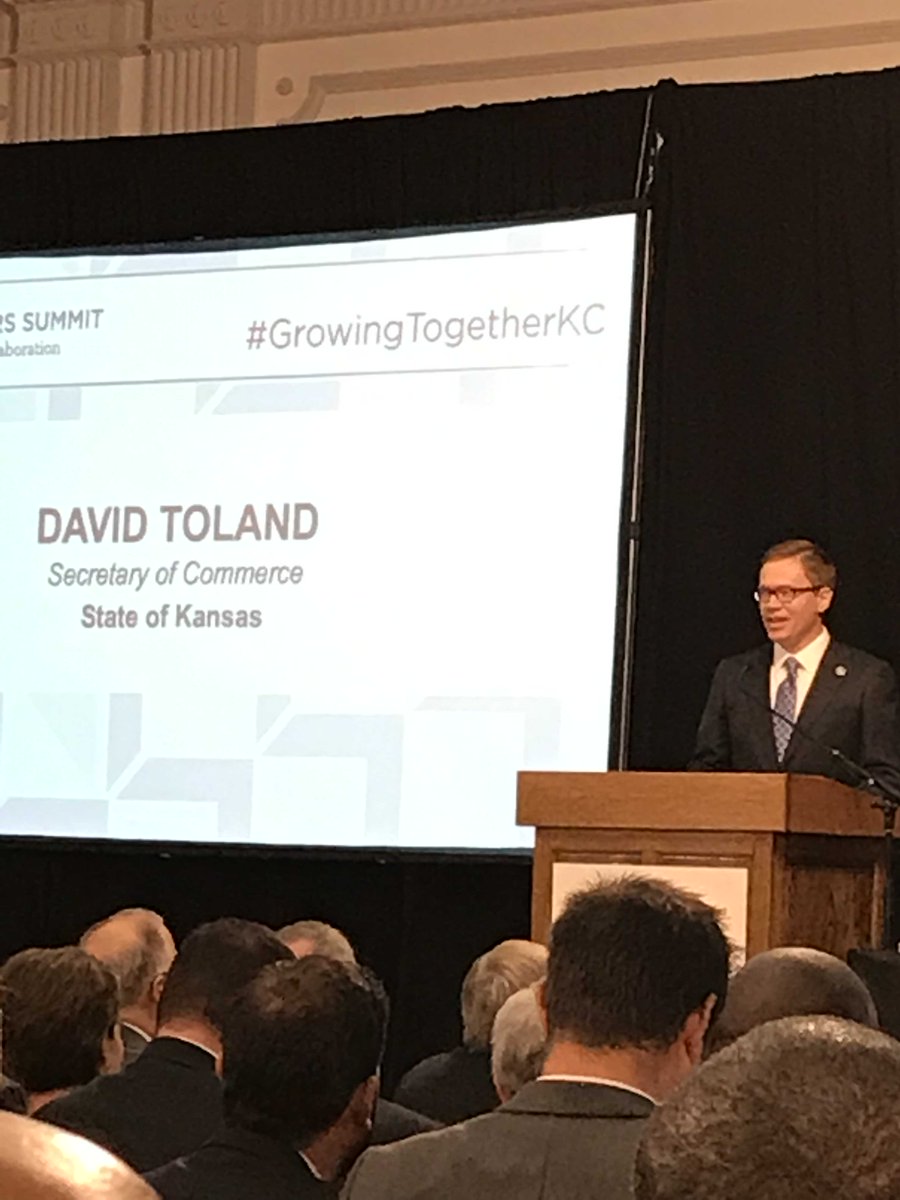 KansasDOL's tweet photo. We are happy to say we witnessed a truly historic event!
Today, at the Governor's Summit for Regional Collaboration, @GovLauraKelly signed a truce with @GovParsonMO ending the economic border war between the two states.
#GrowingTogetherKC #KSDOL #KansasStrong https://t.co/Lenc7qp5eG