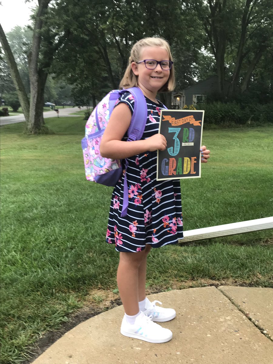 LauraLskibs5's tweet photo. #D300FirstDay pics of our 3rd grade Panther and Kindergarten Bulldog! I canβt wait to hear about their first day! #missingmykiddies #teachermom #firstbusride #buenosdias https://t.co/6KvyvnBsiU