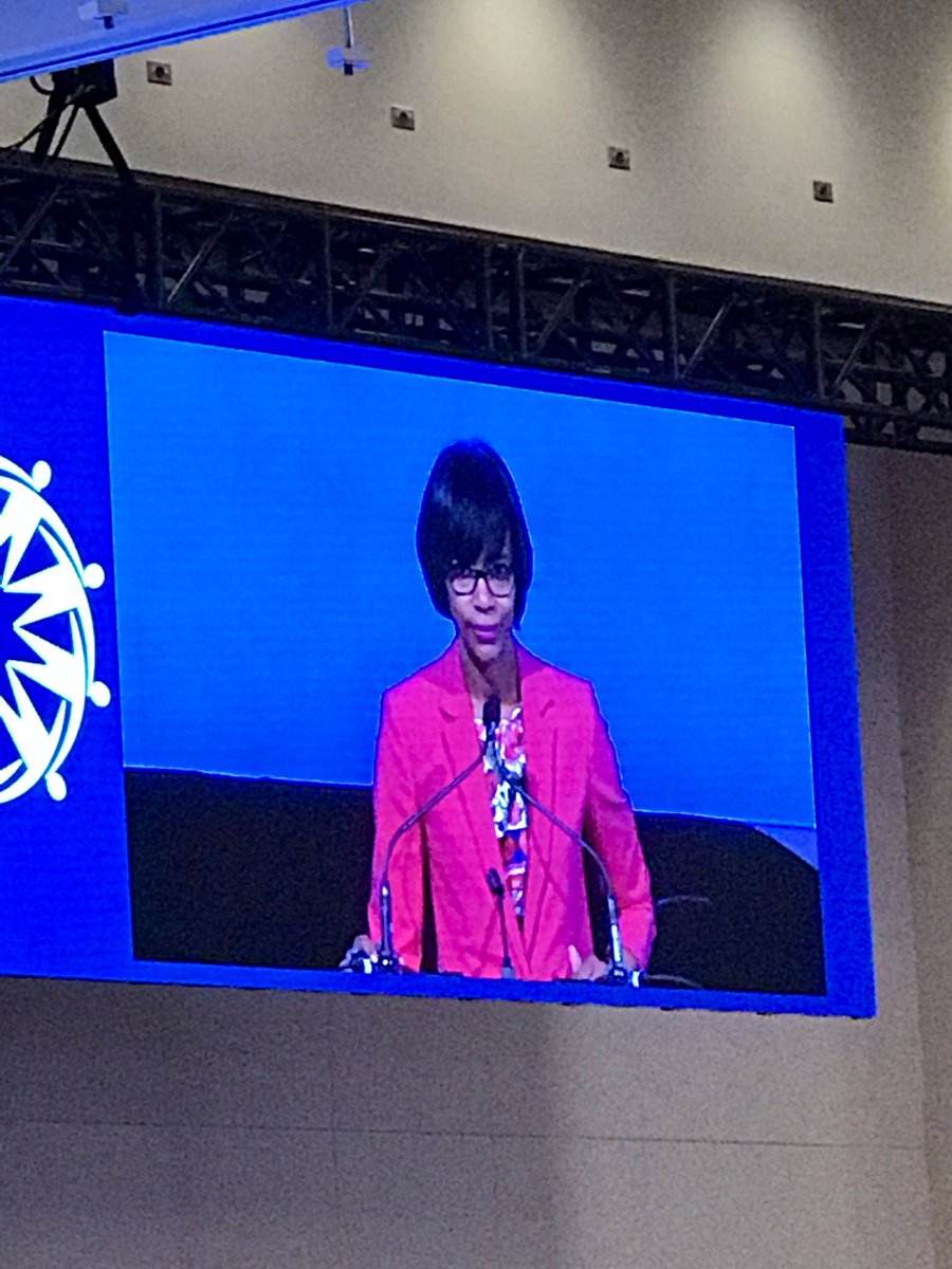 AlliTater's tweet image. #femtor @yolanda_bdacy owning that podium at #ETFOam19 💪