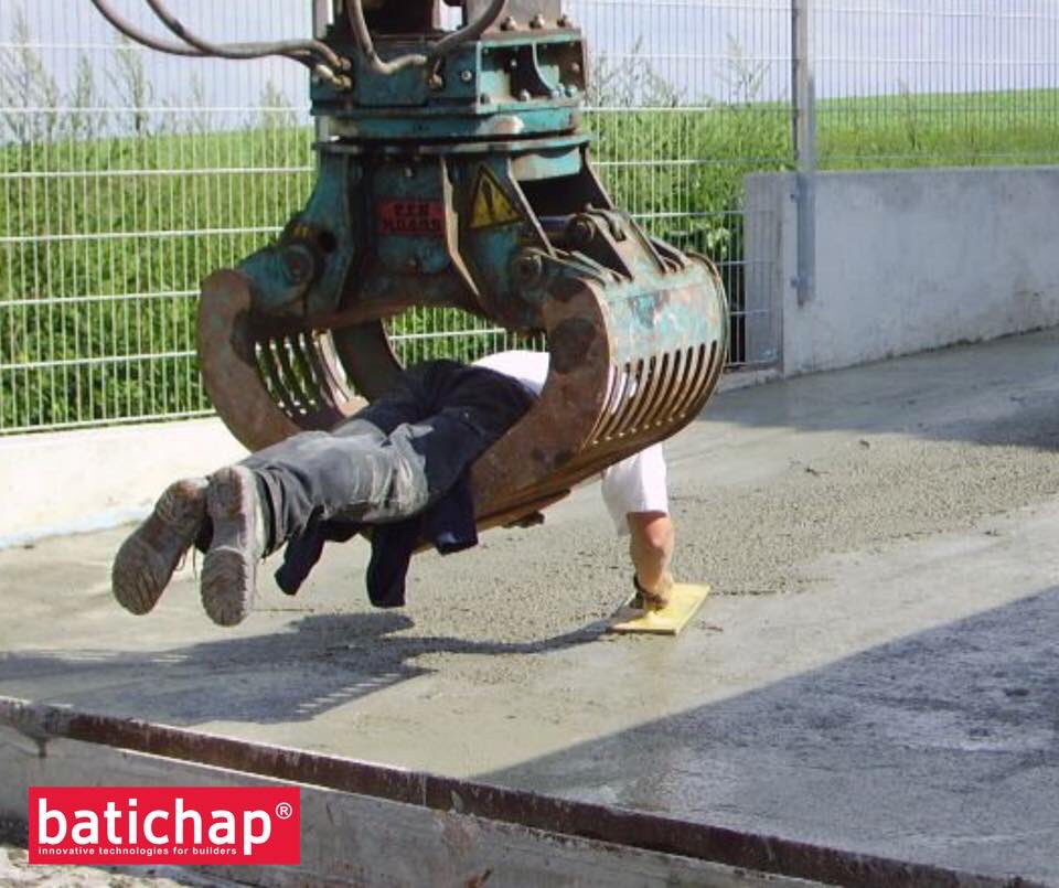 batichap's tweet photo. Et vous, comment vous coulez une dalle ? 😱😂 👷🏽‍♂️

#Batichap👷‍♂️👷‍♀️ https://t.co/CjHNM2chgq