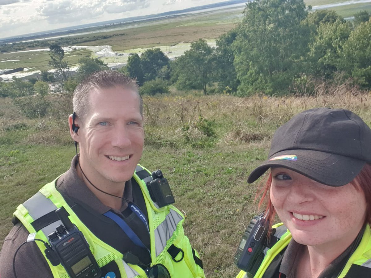Southend_CSP's tweet photo. Community Safety Officers have been busy patrolling Leigh on Sea including Leigh Library Gardens, Chalkwell Park, Prittlewell Brook and Priory Park this afternoon.
#Southend_CSP #SouthendBC #Boroughwide #SafeAndWell https://t.co/MSvdmgOpCS