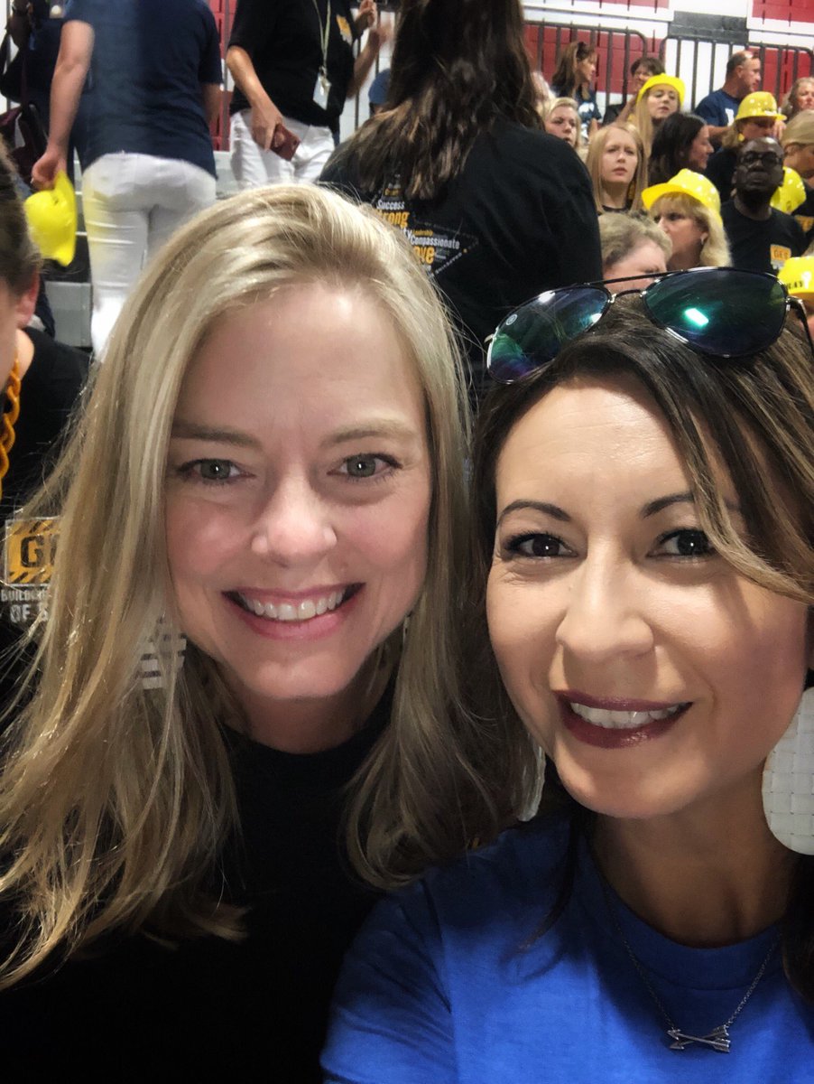 BceRodriguez's tweet image. Convocation 2019 @GESMBASIL #wearegcisd #back2gcisd