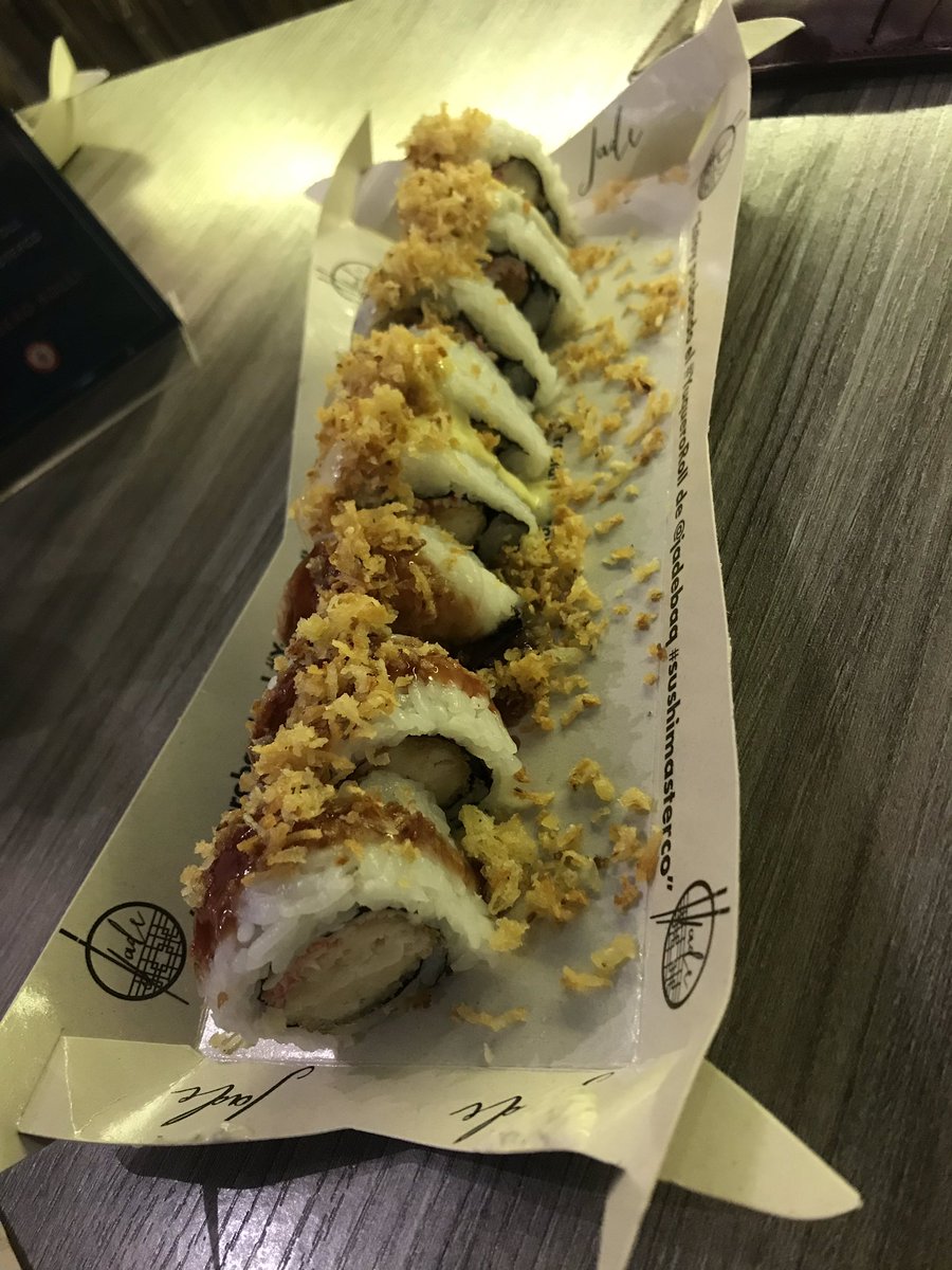Camiburgosp's tweet photo. Hoy probé el Yuquero Roll de @jadebaq #sushimasterco 10/10🤤🤤 https://t.co/qH11v5lfoG