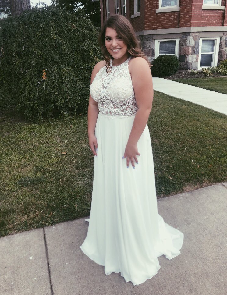 bridalpattys's tweet photo. How gorgeous is style #BE472CS by @kennethwinston?! π€© This gown would be perfect for an outdoor wedding because of its light chiffon skirt! Call us at (517)-639-7000 to make an appointment to try this beauty on! ππ°π»π³β¨ #pattysbridal #privatelabelbyg #kennethwinston https://t.co/9P6MmyGN5K