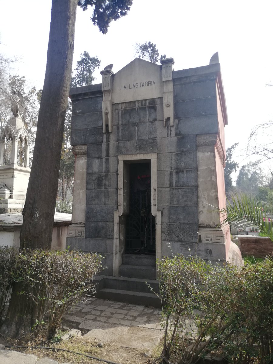 cementeriogral's tweet image. En el aniversario de su fundación, saludamos a @INacional2015. ¿Sabías que egresados como Samuel Lillo y José Victorino Lastarria o profesores como Pedro Aguirre Cerda, descansan en esta necrópolis? Te invitamos a conocer más acerca de ellos en nuestra Ruta Histórica Patrimonial.