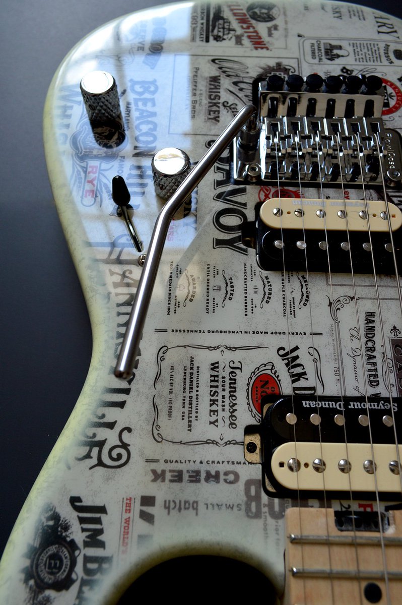 BeyondCustomGuitars tweet media