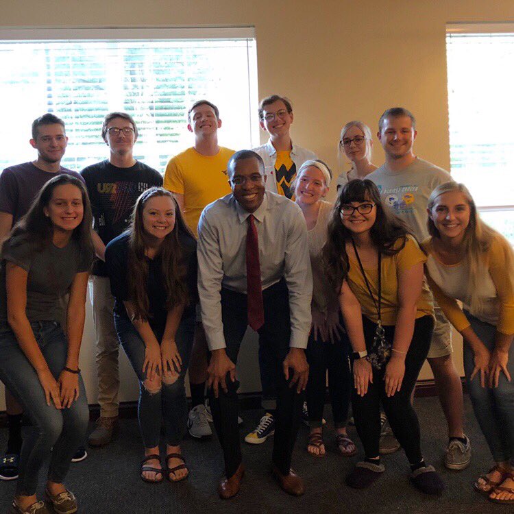 Lincoln Hall just got caught up with the new @HonorsCollege acting dean <a href="/DrThreeWVU/">Damien Clement</a> we’re so excited to see what this will bring for the Honors College and you should be too!! #WVU  #RA #honorscollege