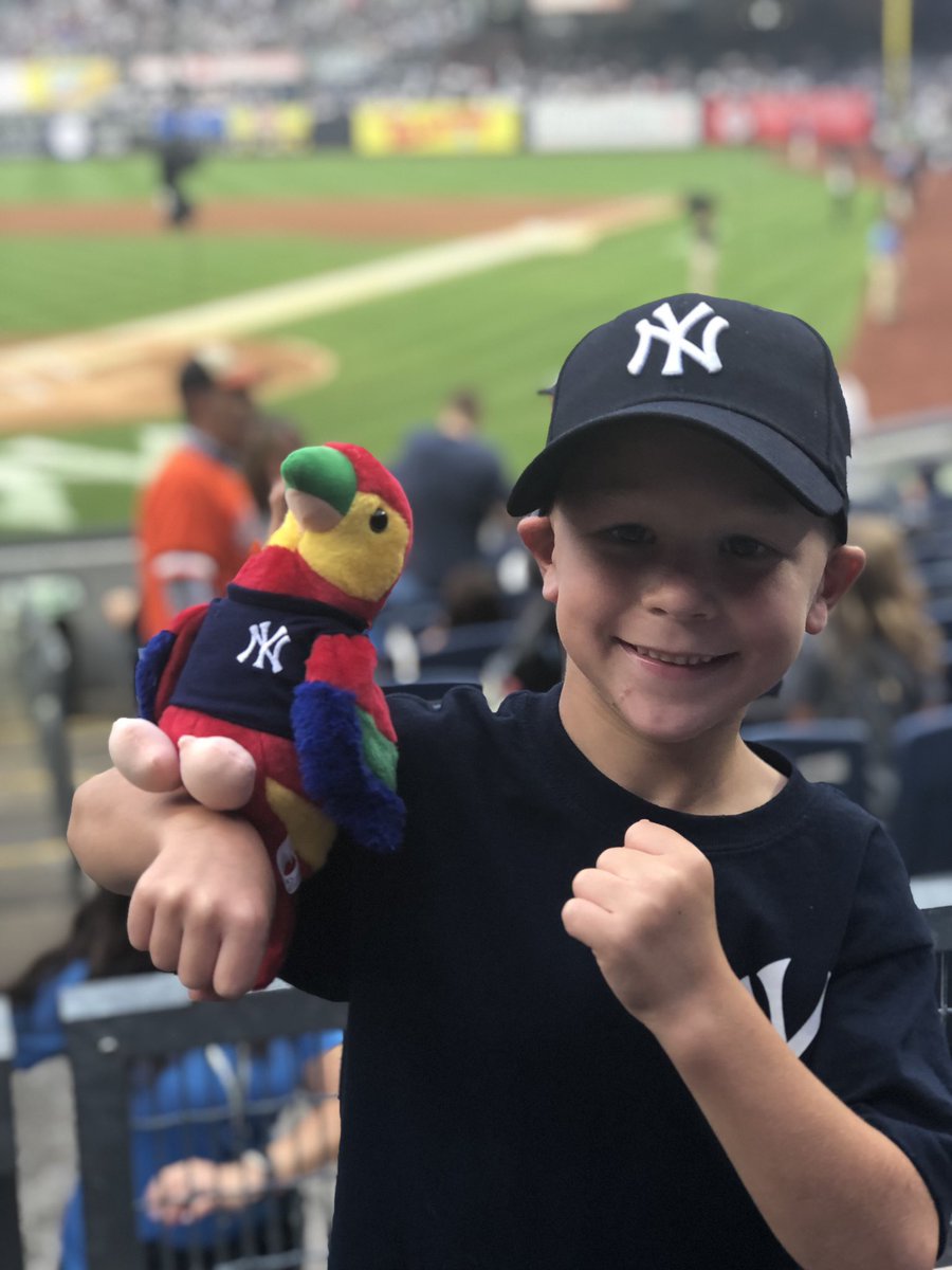 djeverline's tweet photo. #BALvsNYY #encarnacion we are ready for today’s game! #FeelBetterSoon @Yankees @YESNetwork @MLBNetwork https://t.co/LK7nsERiaj