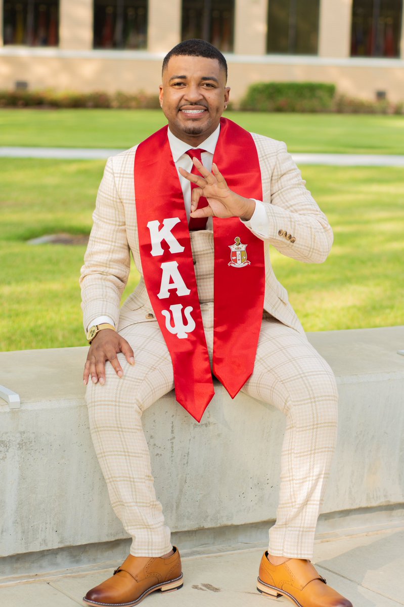 medflixszn's tweet photo. Open my lens on my guy @DebonairK_  for his graduation! Congratulations brodie it’s yo time now! #MedronVision #IShootDopeShit  #LUAlumni #KappaAlphaPsi #Nupe #WTYGrads #GradSZN https://t.co/cPPHYcQ3y7