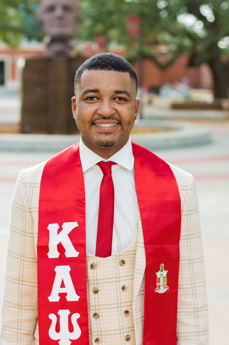 medflixszn's tweet photo. Open my lens on my guy @DebonairK_  for his graduation! Congratulations brodie it’s yo time now! #MedronVision #IShootDopeShit  #LUAlumni #KappaAlphaPsi #Nupe #WTYGrads #GradSZN https://t.co/cPPHYcQ3y7