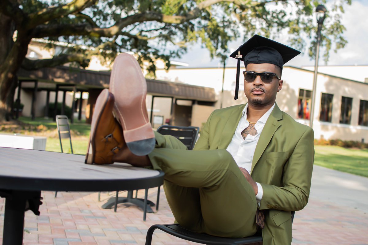 medflixszn's tweet photo. Open my lens on my guy @DebonairK_  for his graduation! Congratulations brodie it’s yo time now! #MedronVision #IShootDopeShit  #LUAlumni #KappaAlphaPsi #Nupe #WTYGrads #GradSZN https://t.co/cPPHYcQ3y7