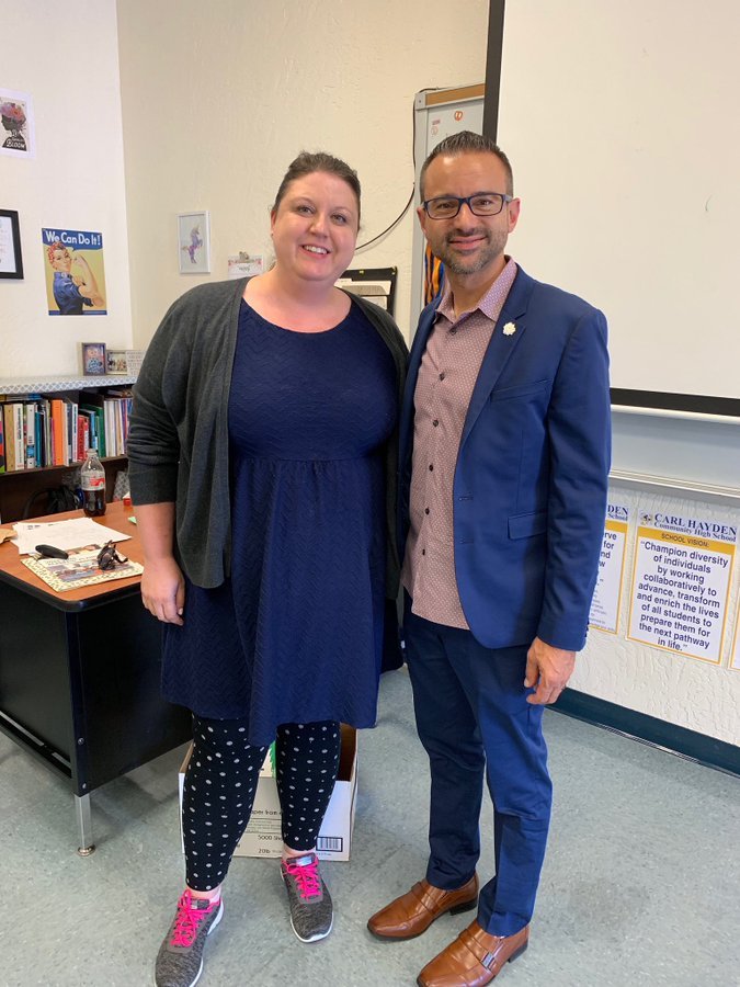 Nuestro Superintendente, el Dr. Gestson, pasó el día en Carl Hayden, Bostrom, Desiderata y Maryvale visitando a los maestros mientras se aseguraba de que tuviéramos un gran inicio en las primeras semanas de clase. #PXU #ThisIsWhoWeAre #EstoEsLoQueSomos