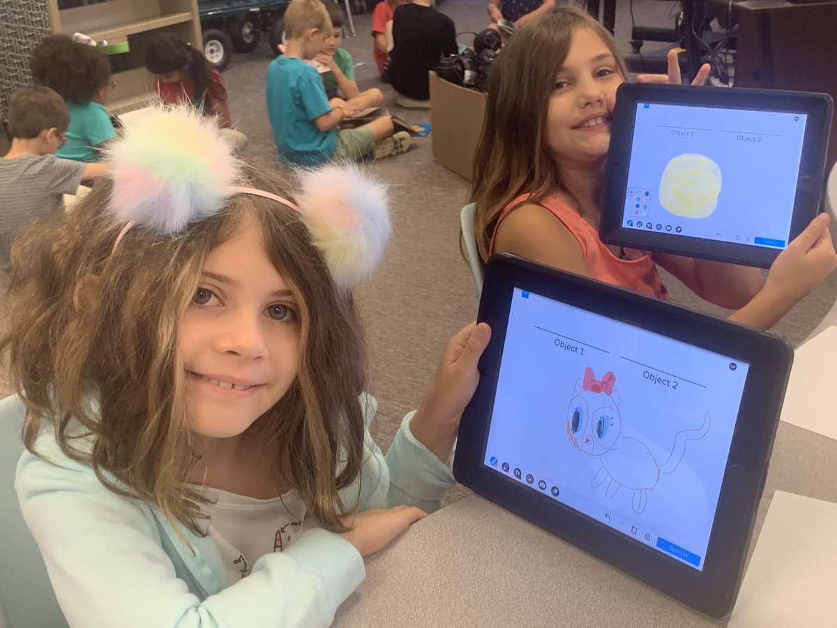 eastvalleylc's tweet photo. We saw 250+ smiles today in the Learning Commons! #10classes #eagle #eastvalleystrong #togetherwelead @EastvalleyPe @EastvalleyEagle @Eastvalley_KF @APDwanJones https://t.co/bq5Tfv9Ac1