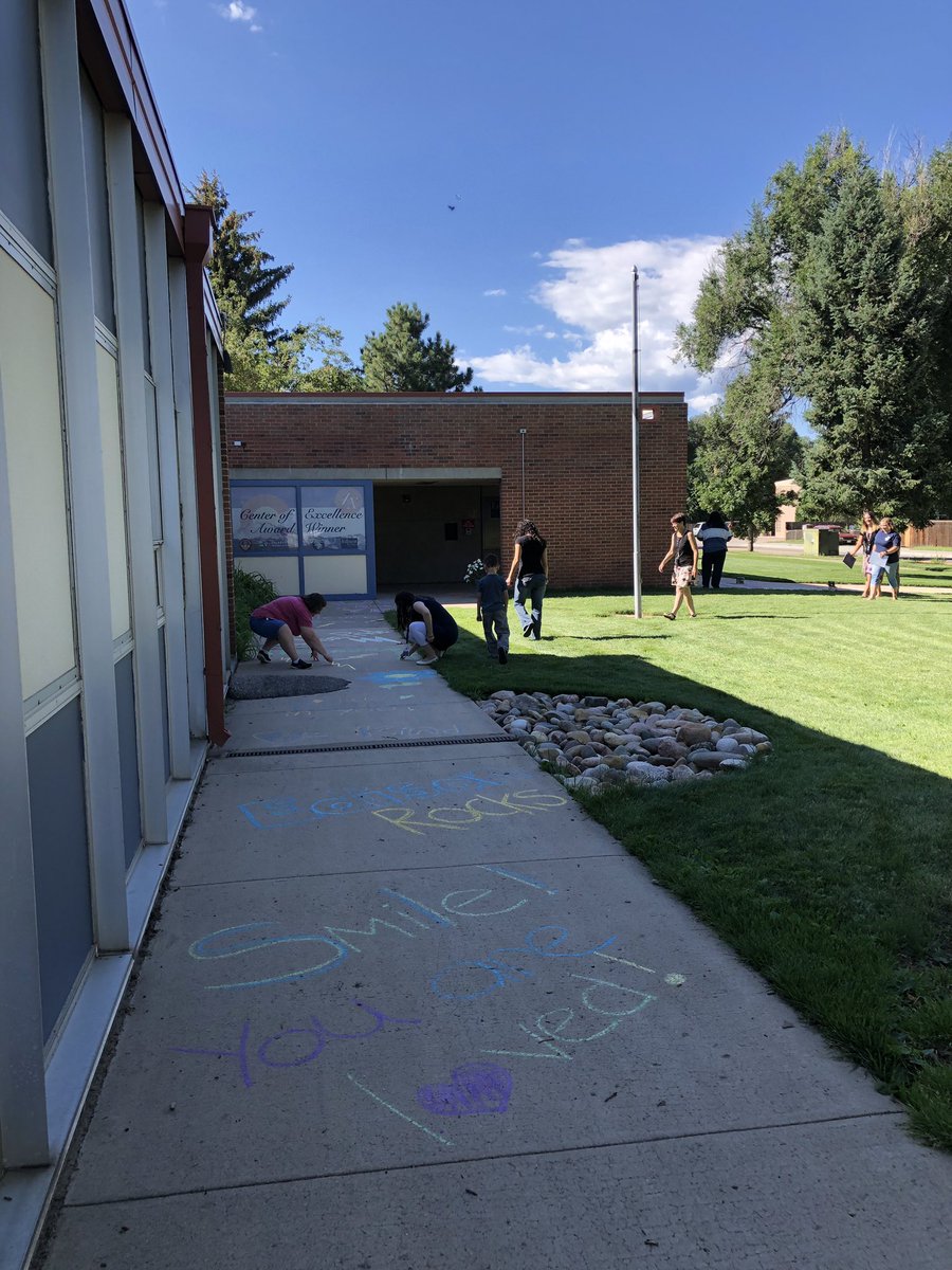 EdisonElem_CS's tweet photo. The C&amp;I division tagged our school today to help welcome all of our students and families back for the 2019-2020 school year. We are all in this together! #IAMD11 https://t.co/56ZzCFPj1C
