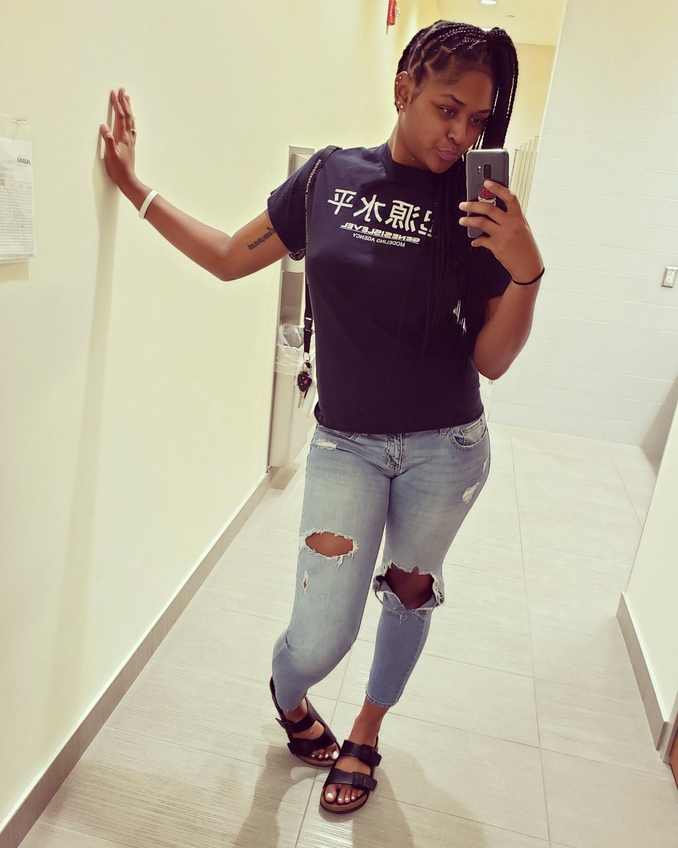 MommysAmazon's tweet photo. Ayyyy Ayyy Ayyyyyy Bowwwayyyyy
#bowiestateuniversity #bsu #JUSTJAELYN #allthingsgo #loveyourself #idgt #staywoke #envyus #yolo #classof2020 #2020grad https://t.co/WU2oghp7b4
