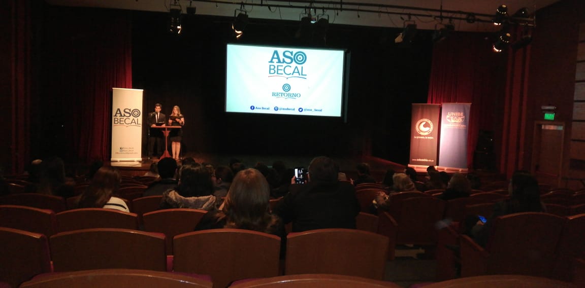 Realmente emociona el aporte que estamos dando los ex becarios a la sociedad desde diversos espacios ya sea en el desarrollo económico y social del país. Gracias <a href="/aso_becal/">ASO BECAL</a> por mostrarnos a través de las cápsulas! Excelente iniciativa! 💪🇵🇾❤