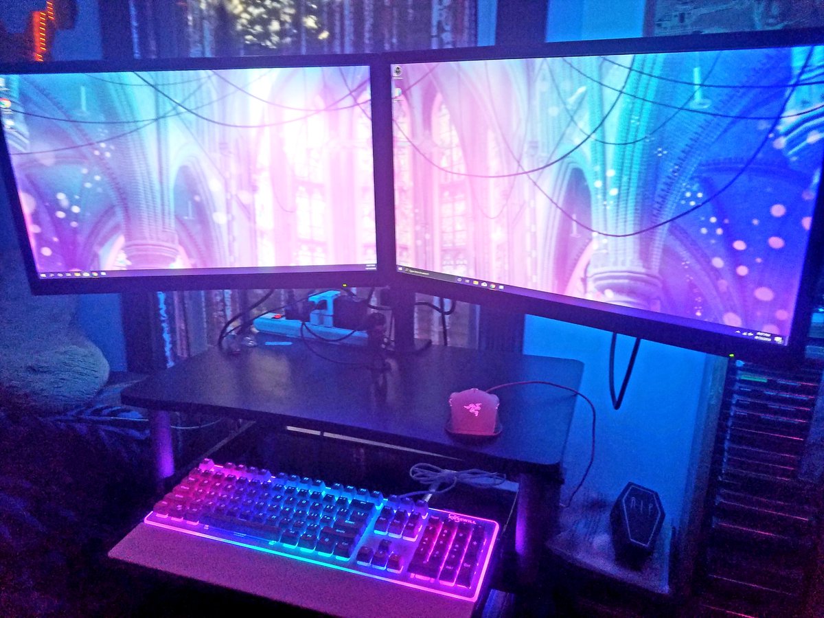 AndroidPriest's tweet image. I've never felt more at home anywhere on earth, I'm actually crying. Is this real life???????

#myfirstpc #pcbuild #aesthetics #vaporwave #outrun #synthwave #cathedral