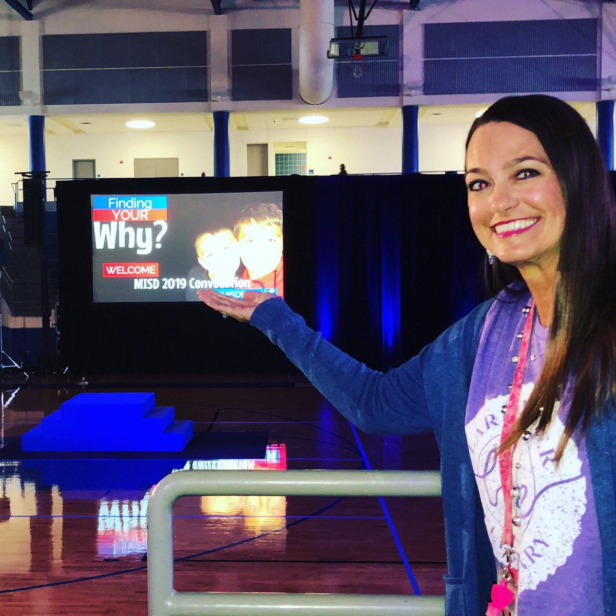 Karyn_Story's tweet photo. When you walk into @midlothianisd Convocation 2019 as the #proudkinderteacher & see your babies on the big screen... #proudmisdmommy in the arena!!!!! Thank you, Ann! ๐ you! #kaderyan & #brodycale #misdproud๐ #misdhappy https://t.co/L0CoCVGojo