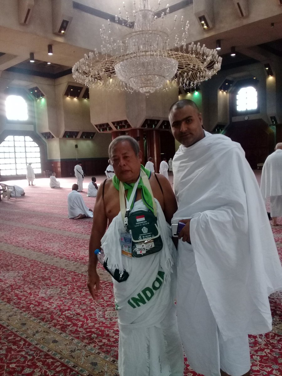 Sebelum wukuf ..ku manfaatkan tuk 
badal umroh Almarhum.. istriku..Ku ambil Miqot di Masjid Tam in..