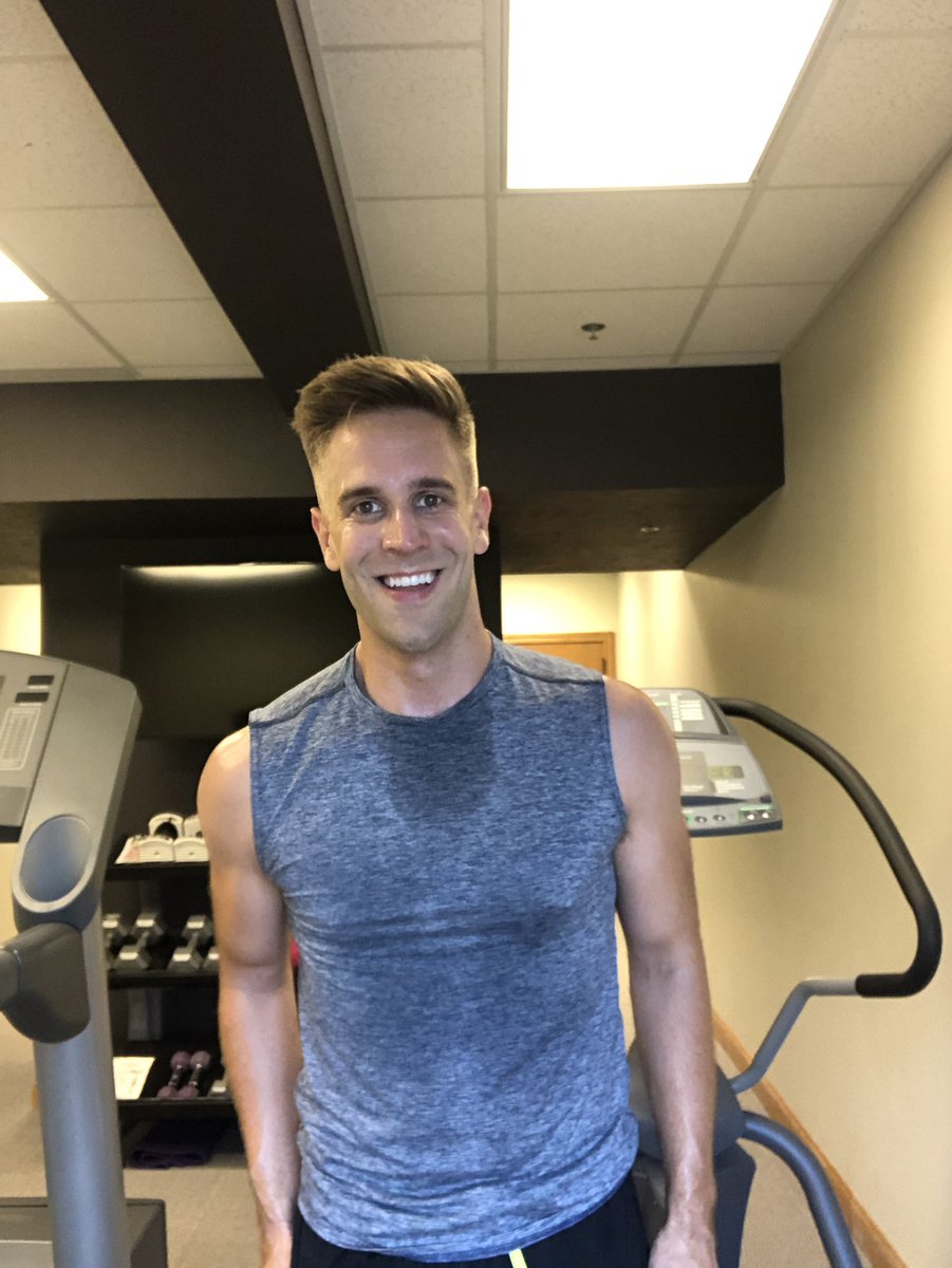 BradyMalloryTV's tweet photo. I’ve been doing #insanityworkouts during my lunch breaks. Don’t let the smile fool you. My body is so sore. 🤣💪🏼🥵 Thanks @ShaunT! https://t.co/VgJuWsObFh