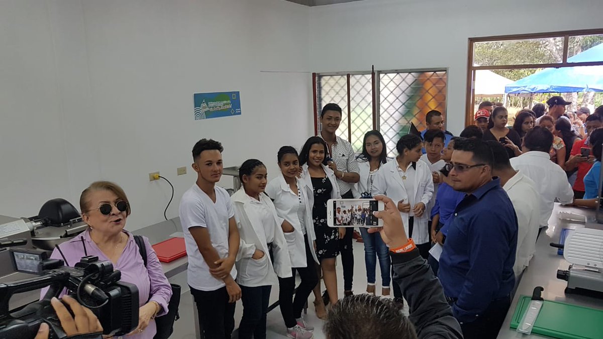 TecNacional's tweet photo. Autoridades y Estudiantes Técnicos del Centro Tecnológico de Jalapa inauguran el Laboratorio para Procesamiento Cárnico “Cmdte. Tomas Borge Martínez” #TomasValiente 👩🔬👨🔬 https://t.co/ptKyZppJXk