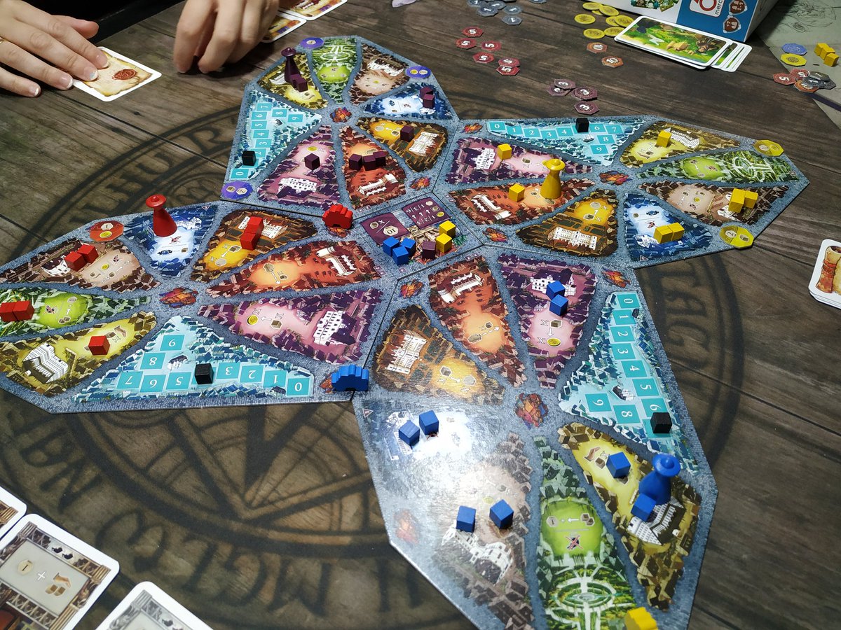ElAgujeroHobbit's tweet photo. Y llegó #NotreDame!!! Reeditado por @MalditoGamesES, muy prontito partida y opinión de este clásico https://t.co/V00rT8o6MV