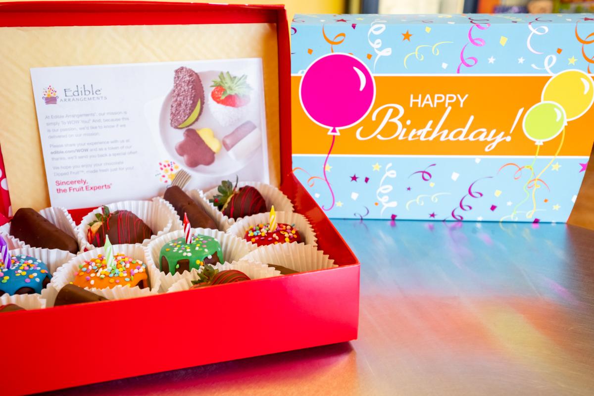 EdibleGroveCA's tweet photo. Making someone's birthday special is easy when you have our chocolate dipped fruit delivered! 🍫🎈 #EdibleArrangements https://t.co/ttzfVNCTuv