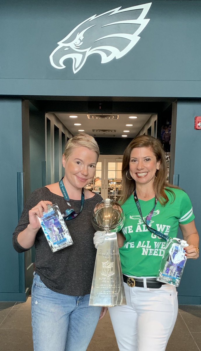 AimeeLucia's tweet photo. So this happened today ✔️🏆🦅 @Eagles @EaglesInsider #superbowltrophy #trainingcamp2019 https://t.co/kElC023VPu